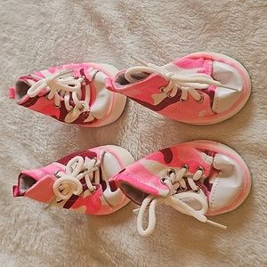 Camo sneaker for pets 4